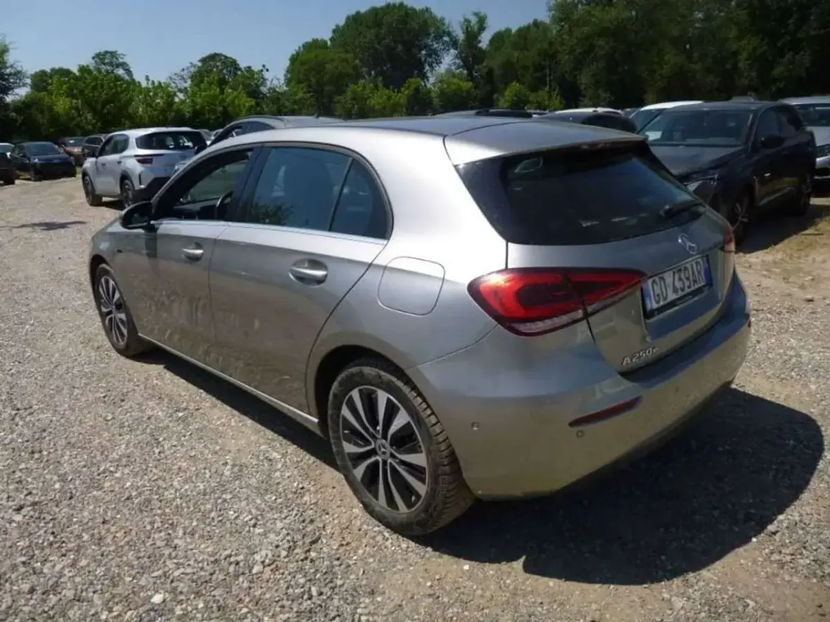 Usata Mercedes A250 Business 160 CV (117 kW) 2020 Grigio Berlina