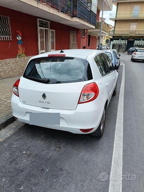 Usata Renault Clio II 75 CV (55 kW) 2011 Bianco Berlina