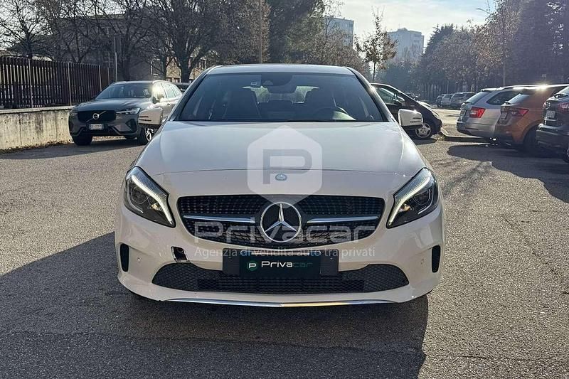 Usata Mercedes A180 Premium 109 CV (80 kW) 2017 Bianco Utilitaria