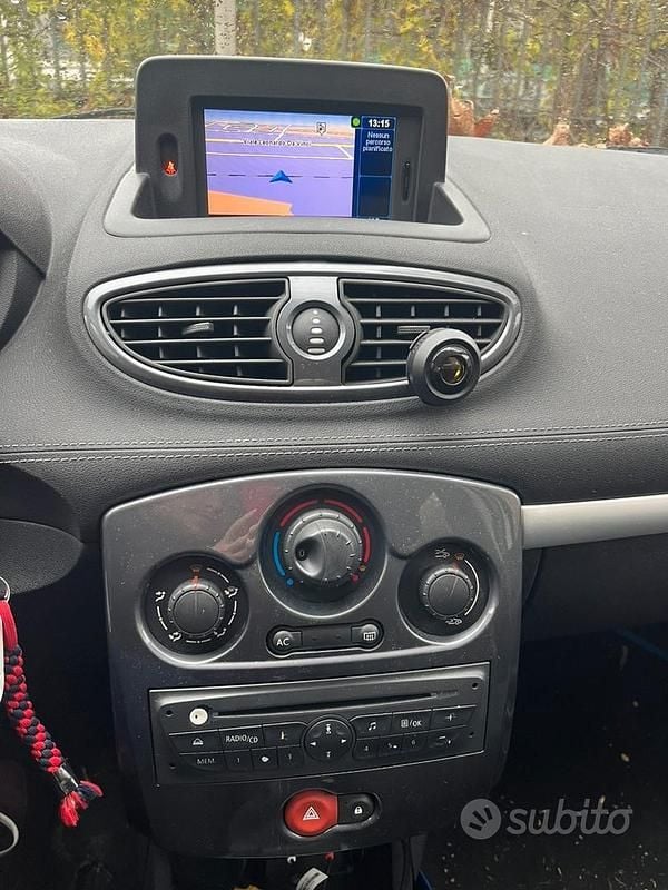 Usata Renault Clio II 75 CV (55 kW) 2011 Berlina