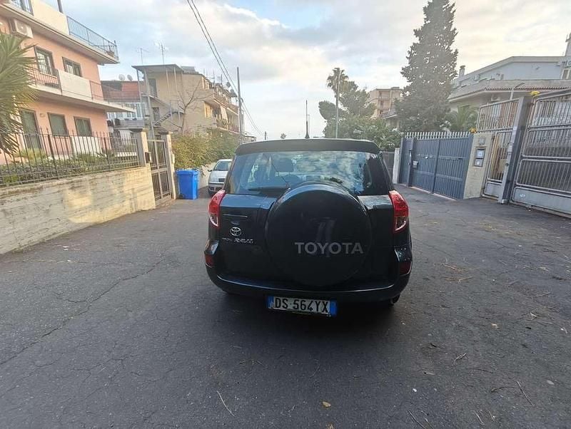 Usado Toyota RAV4 177 CV (130 kW) 2008 Gris SUV