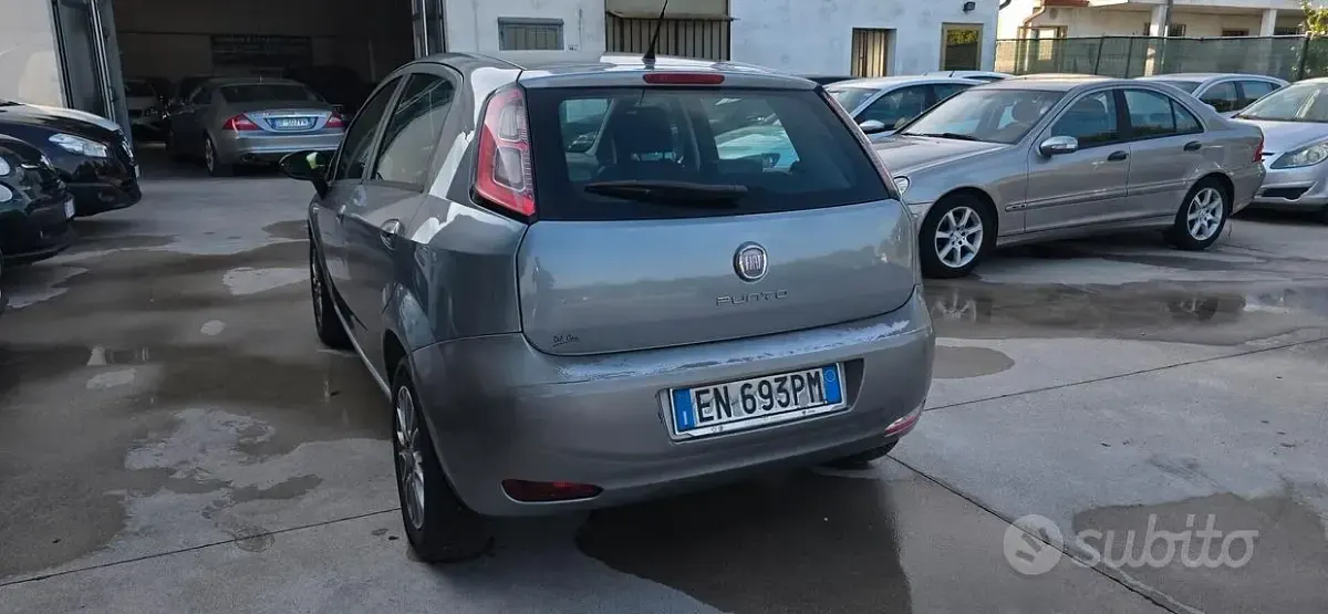 Usata Fiat Grande Punto 95 CV (69 kW) 2012 Grigio Utilitaria