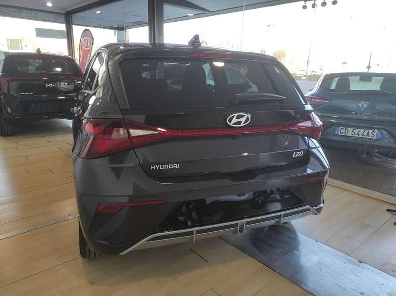 Usata Hyundai i20 101 CV (74 kW) 2023 Verde Utilitaria