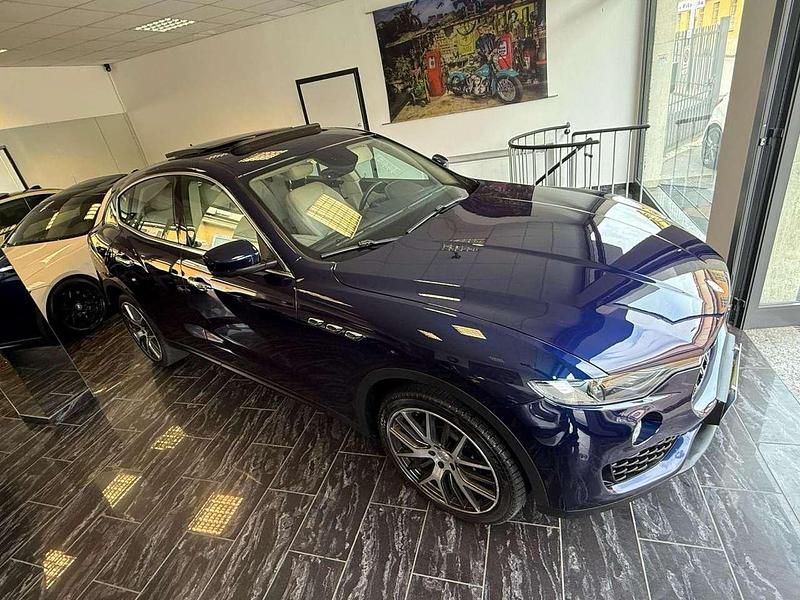 Usata Maserati Levante 275 CV (202 kW) 2017 Blu/azzurro SUV
