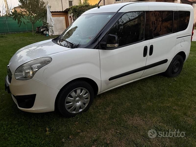 Usata Opel Combo 120 CV (88 kW) 2012 Bianco SUV