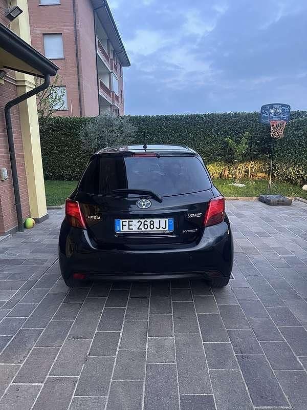 Usata Toyota Yaris Hybrid Active 95 CV (69 kW) 2016 Berlina