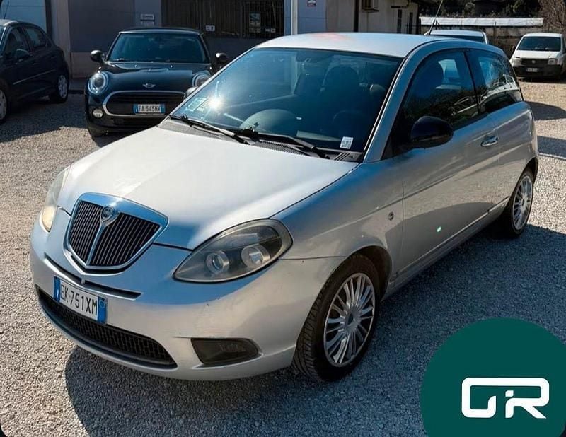 Usata Lancia Ypsilon 77 CV (56 kW) 2011 Argento Utilitaria