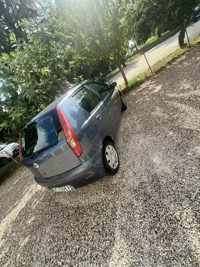 Usata Fiat Punto 60 CV (44 kW) 2004 Bluazzurro Utilitaria