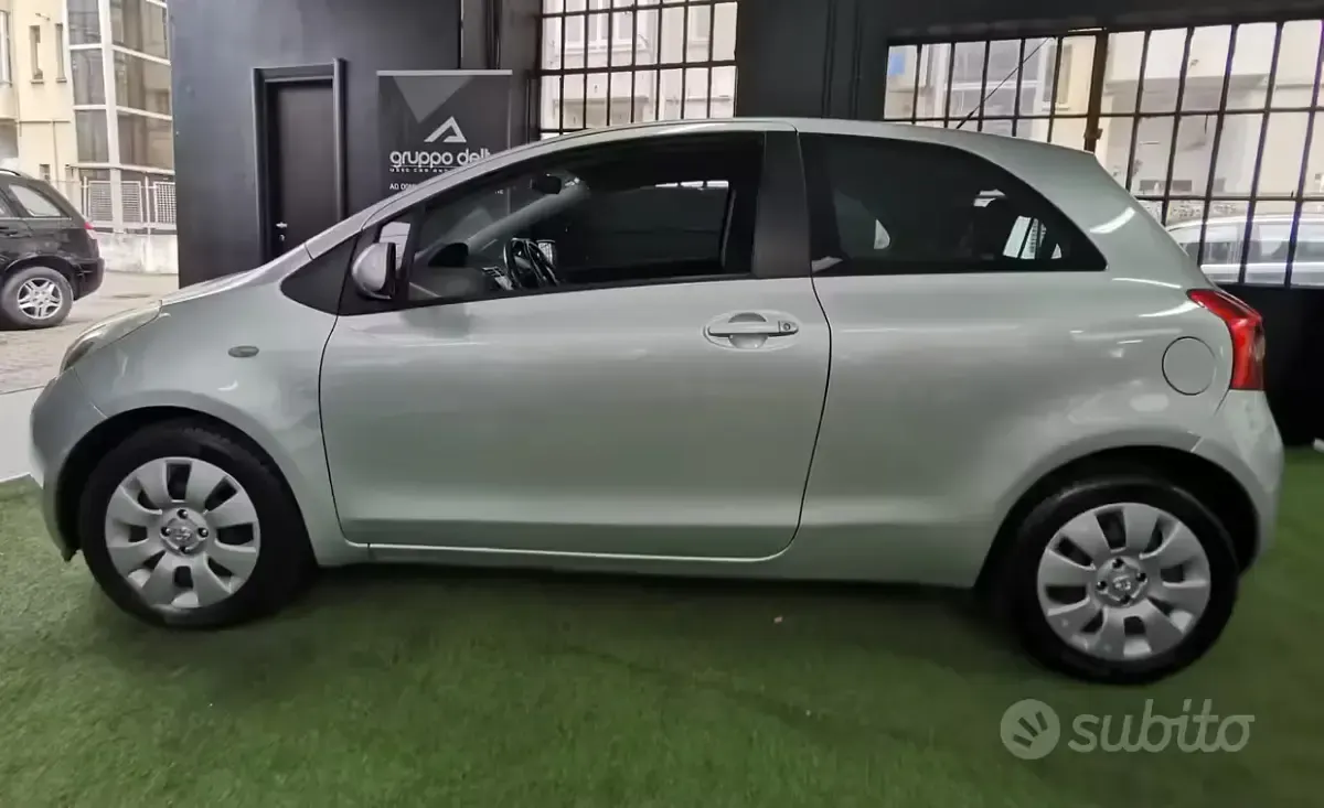Usata Toyota Yaris Sol 87 CV (63 kW) 2007 Grigio Utilitaria