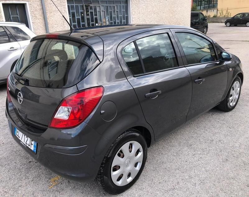 Usata Opel Corsa 86 CV (63 kW) 2012 Grigio Berlina