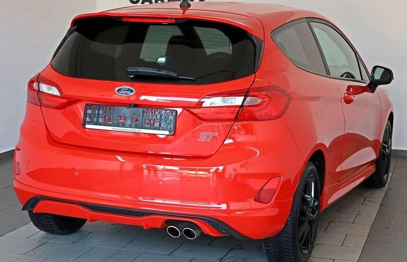 Begagnad Ford Fiesta ST 205 HK (150 kW) 2018 Röd Halvkombi