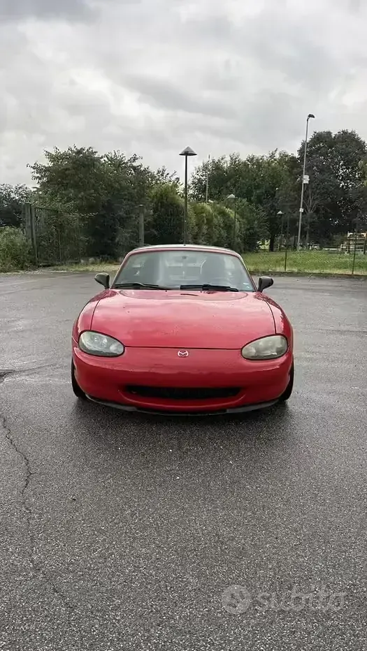 Usata Mazda MX5 110 CV (80 kW) 1999 Rosso Cabrio