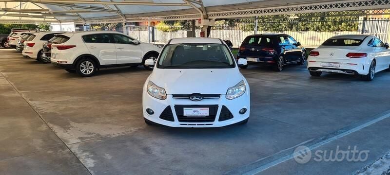 Usata Ford Focus 116 CV (85 kW) 2012 Bianco Berlina