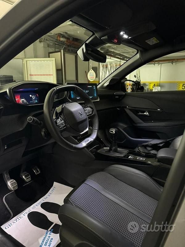 Usata Peugeot 208 GT 101 CV (74 kW) 2023 Grigio Utilitaria