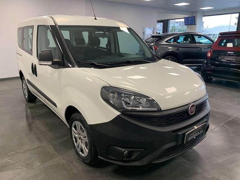 Bianco Usata 2018 Fiat Doblò Monovolume | 9900 € (Buon prezzo) - Immagine 1/4