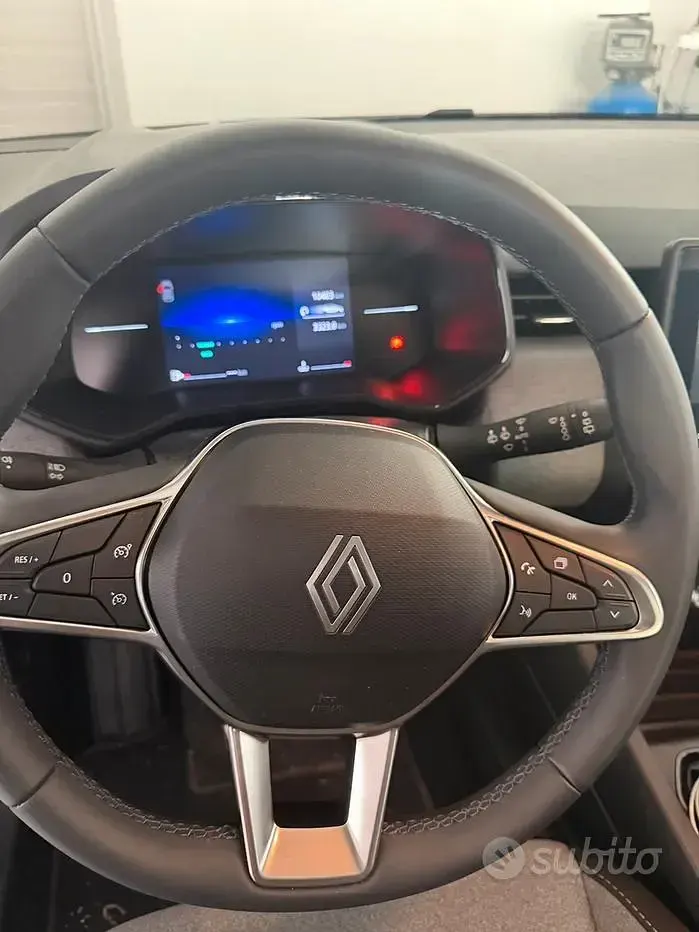 Usata Renault Clio 90 CV (66 kW) 2024 Grigio Utilitaria