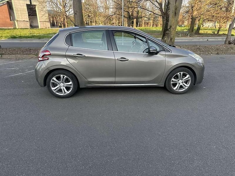 Usata Peugeot 208 Access 82 CV (60 kW) 2012 Marrone Utilitaria