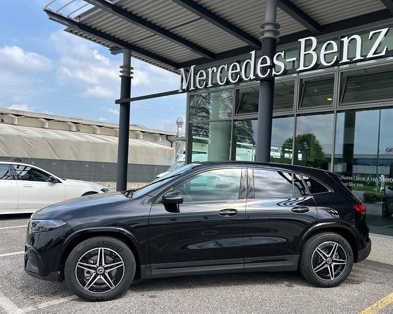 Usata Mercedes EQA250+ Advanced Plus 94 kW (129 CV) 2024 Vernice nero cosmo SUV