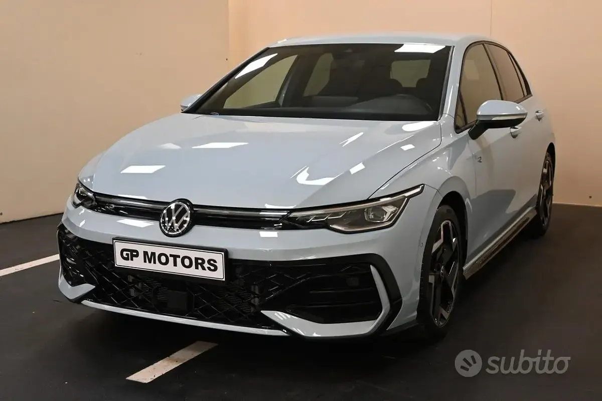 Usata VW Golf VIII R-line 150 CV (110 kW) 2025 Argento Berlina