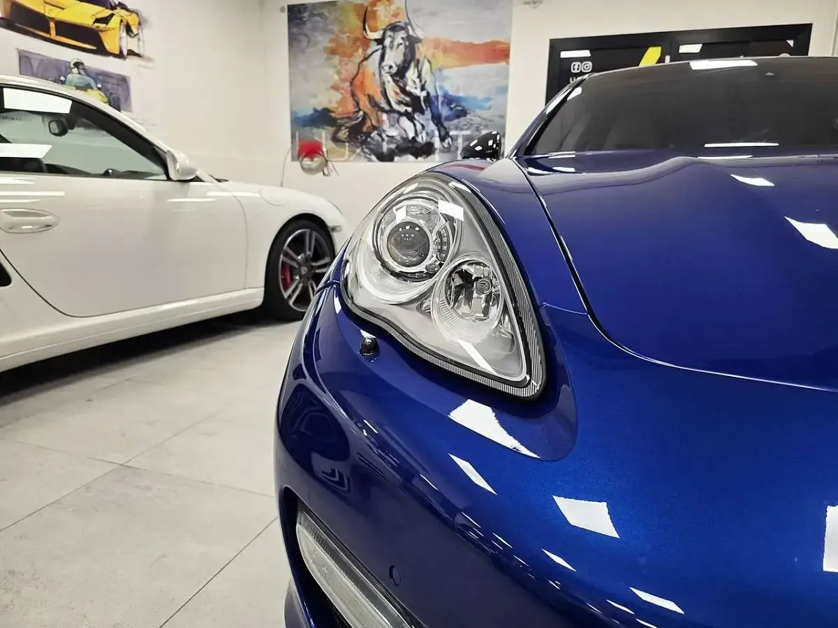 Usata Porsche Panamera Turbo 500 CV (367 kW) 2009 Aqua blue metallic Utilitaria