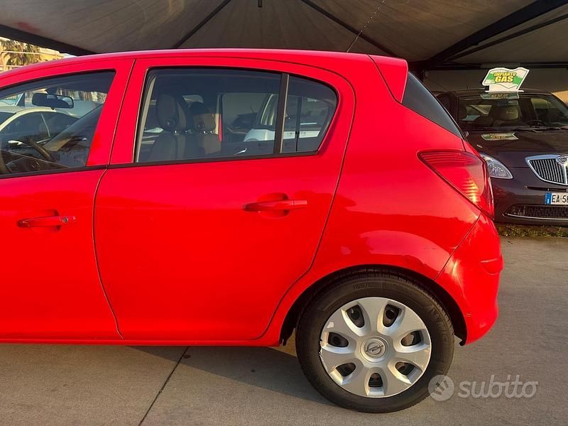 Usata Opel Corsa 74 CV (54 kW) 2009 Rosso Utilitaria