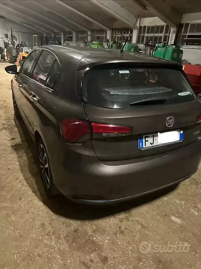 Usata Fiat Tipo 120 CV (88 kW) 2017 Marrone Berlina