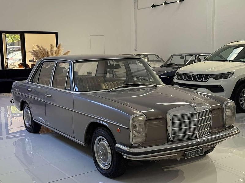Usata Mercedes 220 158 CV (116 kW) 1968 Argento