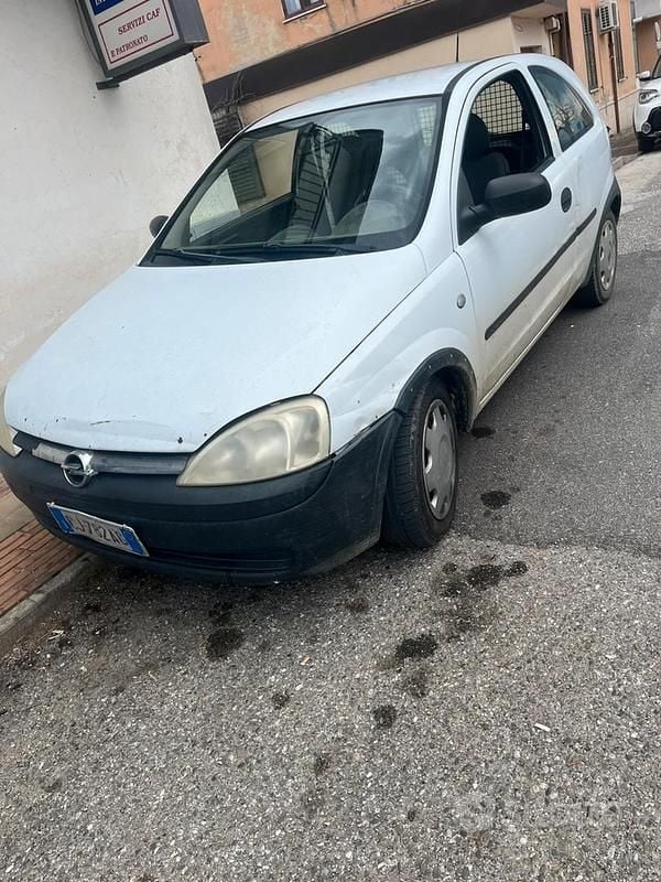 Usata Opel Corsa 45 CV (33 kW) 2005 Bianco Utilitaria