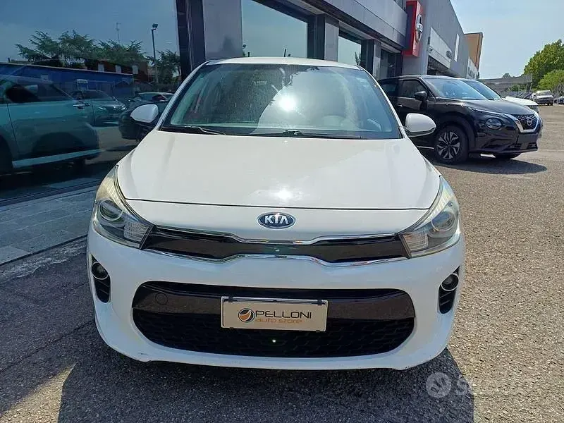 Usata Kia Rio 84 CV (61 kW) 2018 Bianco Berlina