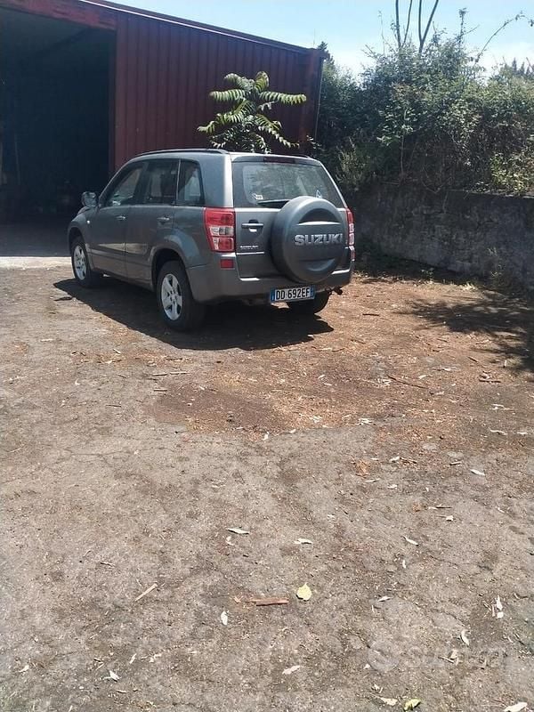 Grigio Usata 2006 Suzuki Grand Vitara SUV | 4500 € (Ottimo prezzo) - Immagine 1/4