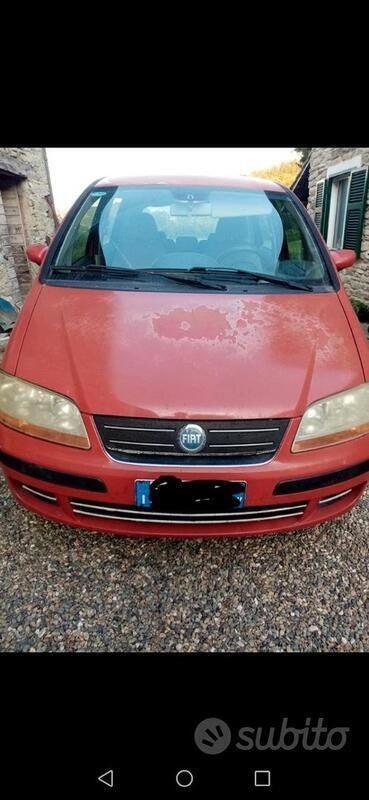 Rosso Usata 2004 Fiat Idea Active Monovolume | 3000 € (Buon prezzo) - Immagine 1/4