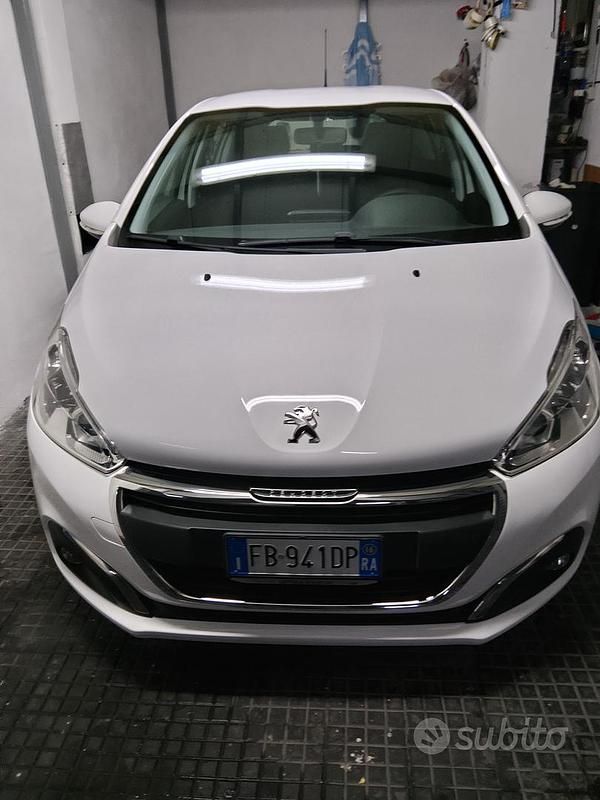 Usata Peugeot 208 Allure 75 CV (55 kW) 2016 Bianco Utilitaria