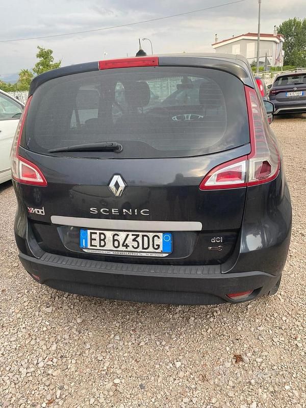 Usata Renault Scénic III 110 CV (80 kW) 2010 Grigio Monovolume