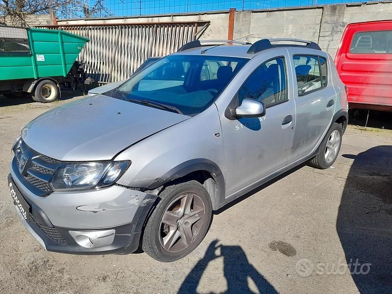 Usata Dacia Sandero Stepway 90 CV (66 kW) 2013 Grigio Berlina