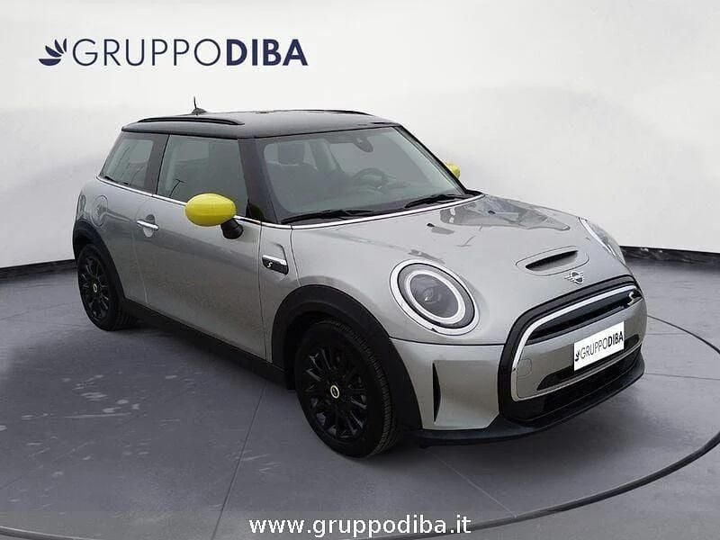 Usata Mini Cooper SE Classic 75 kW (102 CV) 2023 Argento Utilitaria