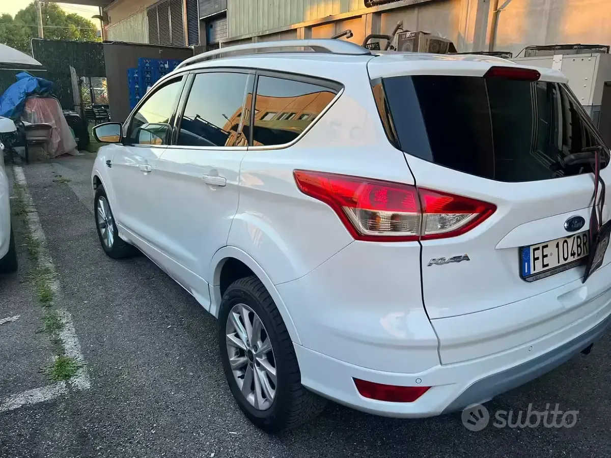 Usata Ford Kuga 120 CV (88 kW) 2016 Bianco SUV