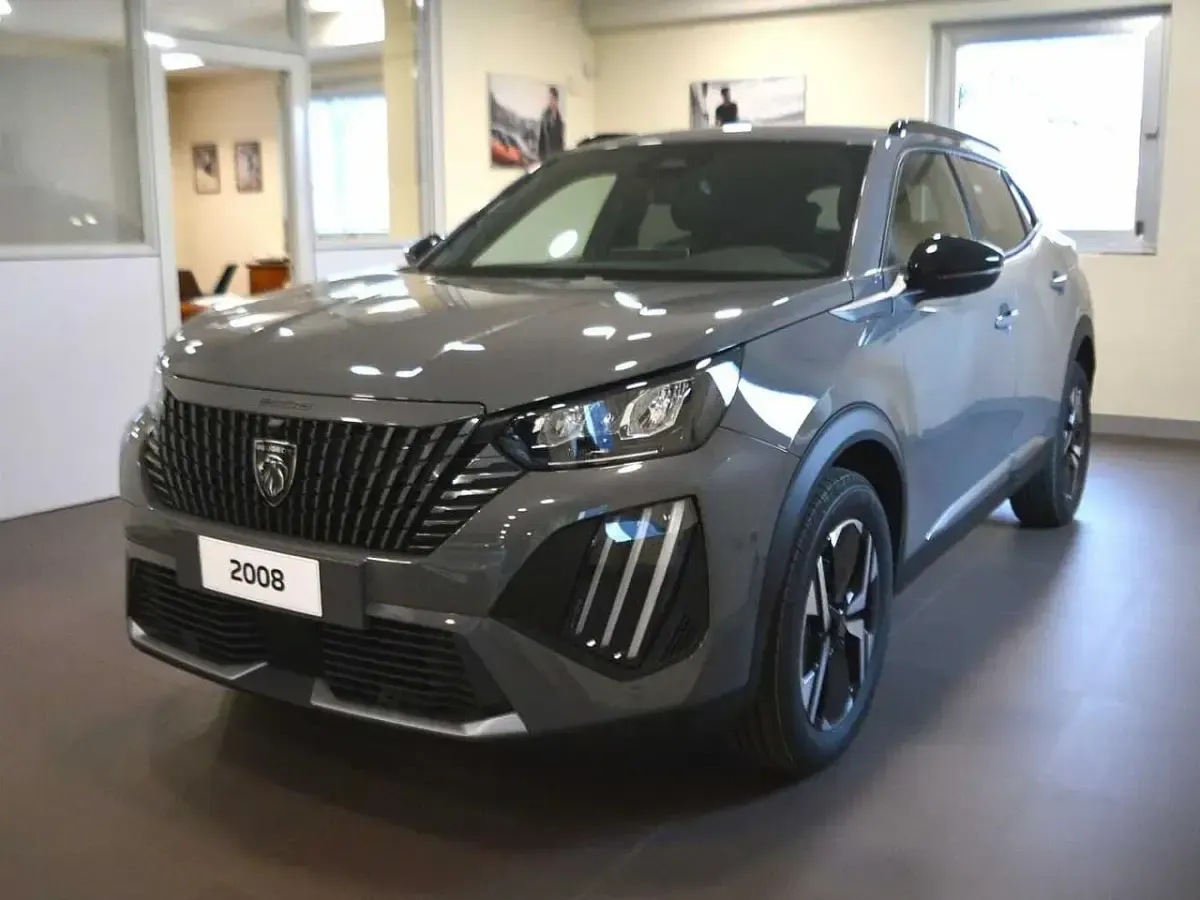 Usata Peugeot 2008 Allure 101 CV (74 kW) 2026 SUV