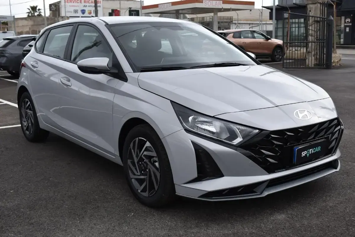 Nuova Hyundai i20 100 CV (73 kW) 2026 Argento Utilitaria