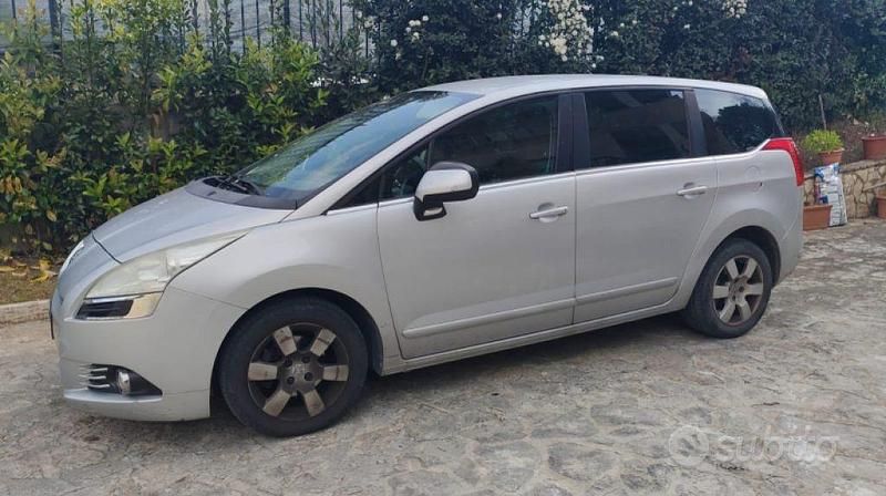Usata Peugeot 5008 Active 112 CV (82 kW) 2012 Grigio Monovolume