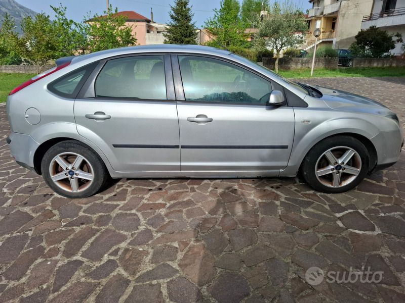 Usata Ford Focus 90 CV (66 kW) 2007 Grigio Berlina