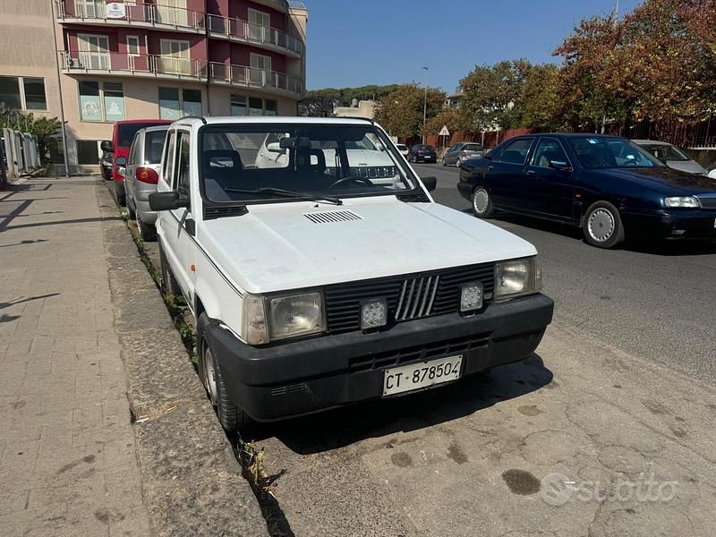 Usata Fiat 750 33 CV (24 kW) 1989 Bianco Berlina
