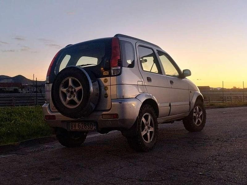 Argento Usata 2001 Daihatsu Terios SUV | 1700 € (Ottimo prezzo) - Immagine 1/4