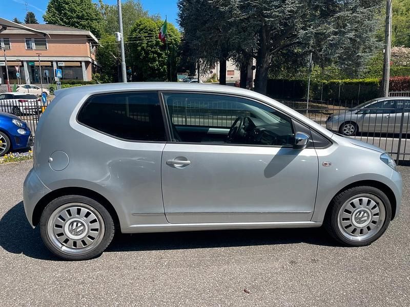 Begagnad VW up! 75 HK (55 kW) 2013 Silver Halvkombi