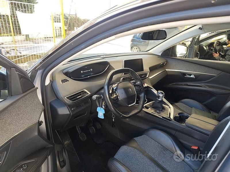 Begagnad Peugeot 3008 120 HK (88 kW) 2017 Grå SUV