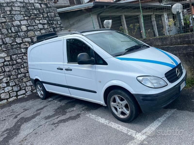 Usata 2004 Mercedes Vito Furgone | 6000 € - Immagine 1/4