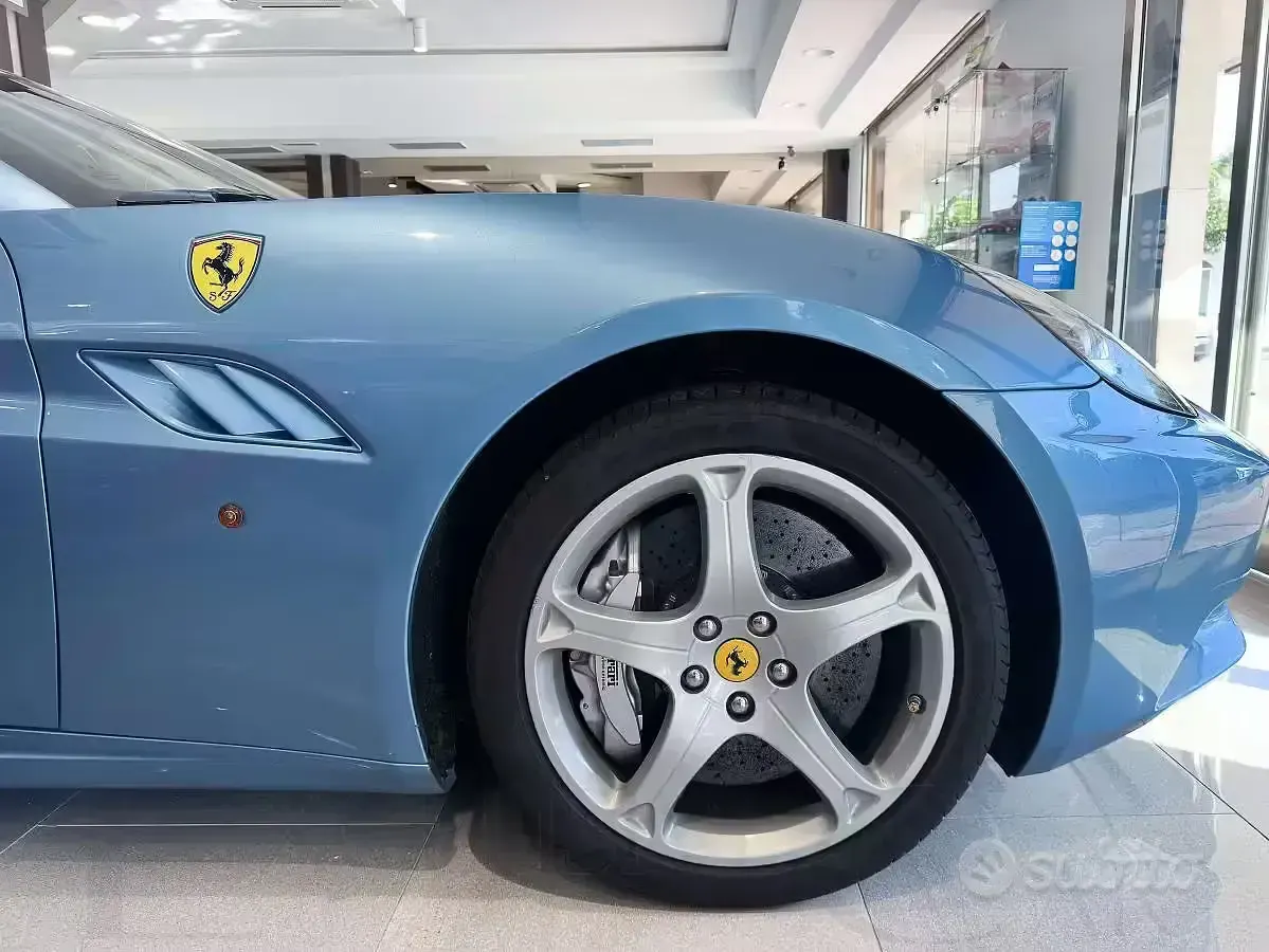 Usata Ferrari California 460 CV (338 kW) 2010 Azzurro california Cabrio