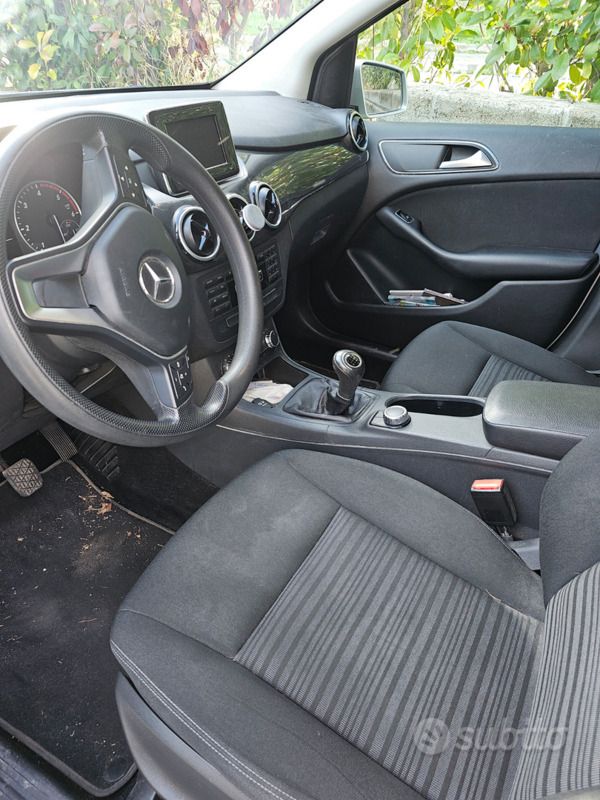 Usata 2012 Mercedes B180 Executive Monovolume | 10.300 € (Buon prezzo) - Immagine 1/4