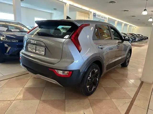 Nuova Kia e-Niro 50 kW (68 CV) 2026 Grigio metallizzato SUV