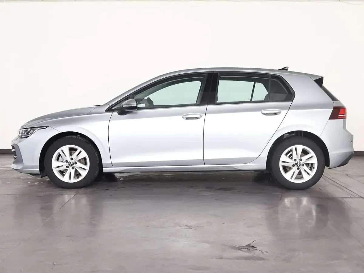 Usata VW Golf VIII Life 116 CV (85 kW) 2025 Dolomite silver Berlina