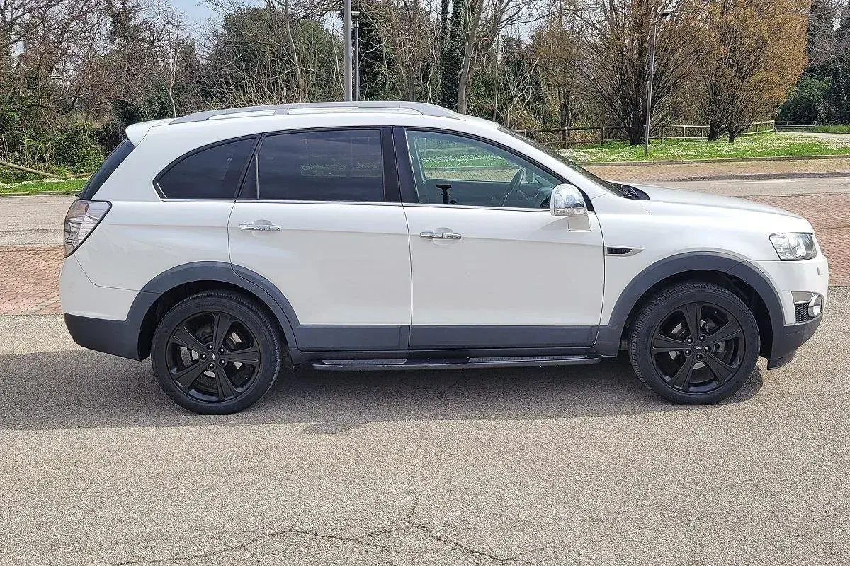Usata Chevrolet Captiva LTZ 183 CV (134 kW) 2011 Bianco SUV